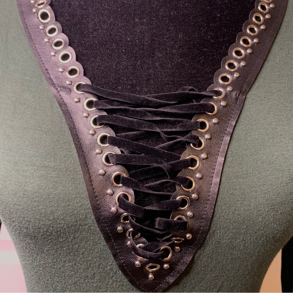 Venus Forest Green Long Sleeve Lace-Up V-Neck Top - Picture 3 of 5